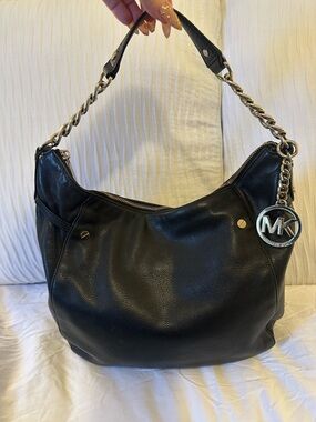 Michael Kors Vintage Black Leather Hobo Purse Bag w Chain Gold Strap & Bag Charm